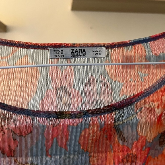 Sheer floral crimped blouse - Picture 3 of 3